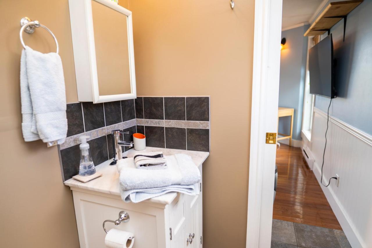 Downtown Whitehorse Apartment In Old Town Luaran gambar